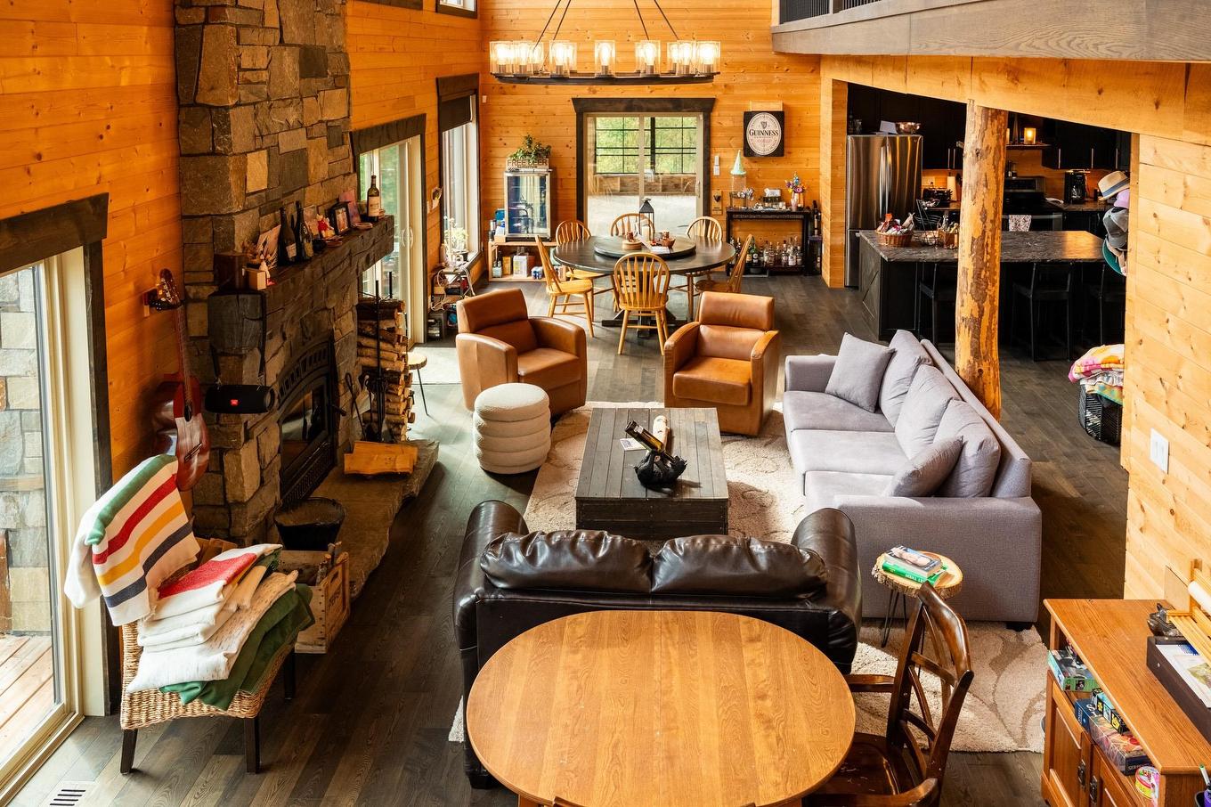 63 S Poplar Bay, District Of Kenora, ON - Indoor Photo Showing Living Room