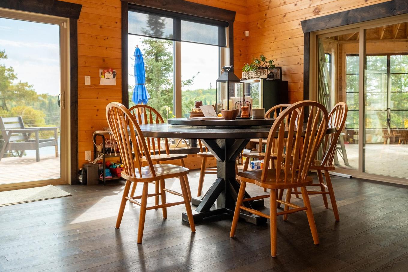 63 S Poplar Bay, District Of Kenora, ON - Indoor Photo Showing Dining Room