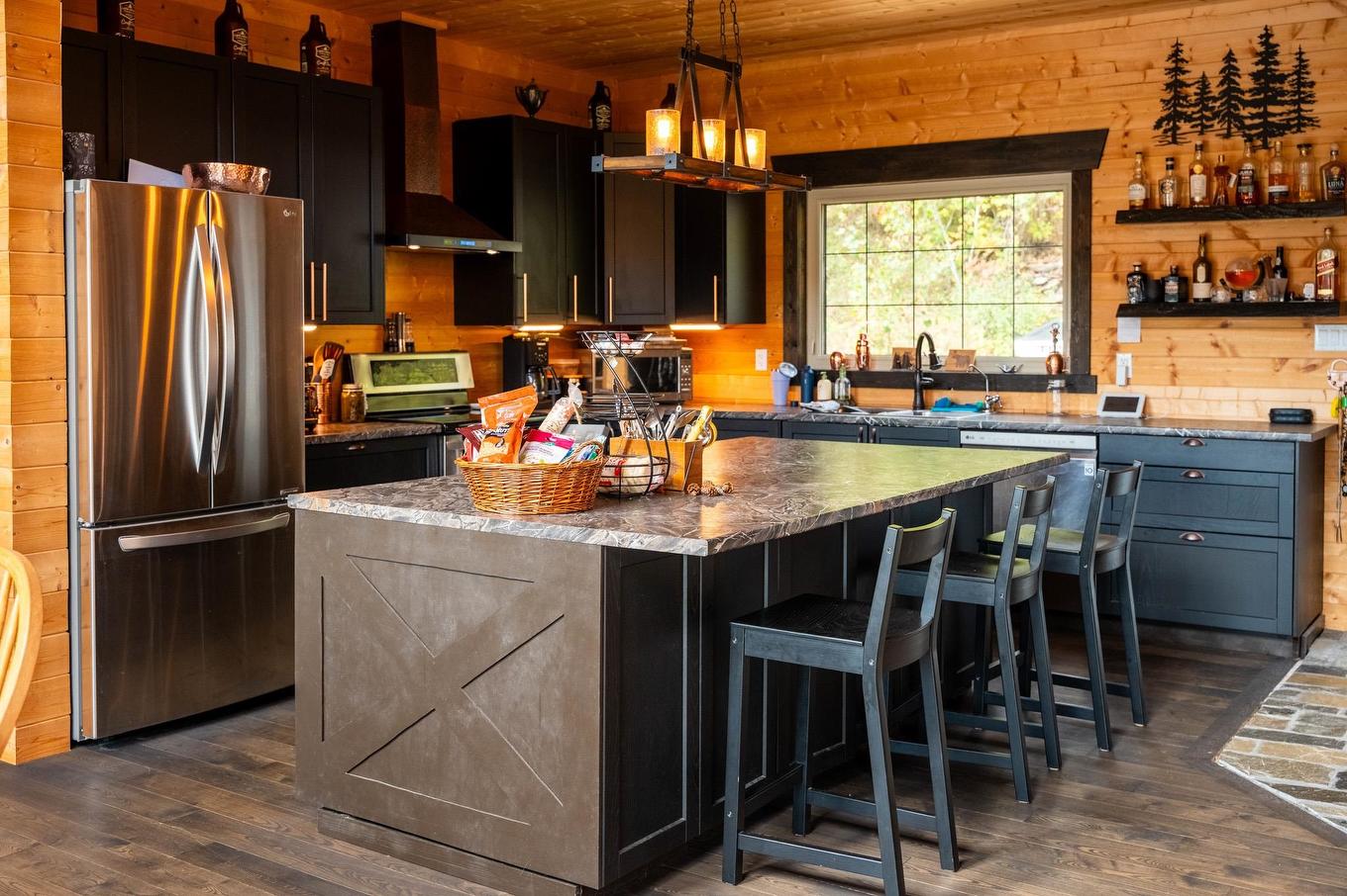 63 S Poplar Bay, District Of Kenora, ON - Indoor Photo Showing Kitchen