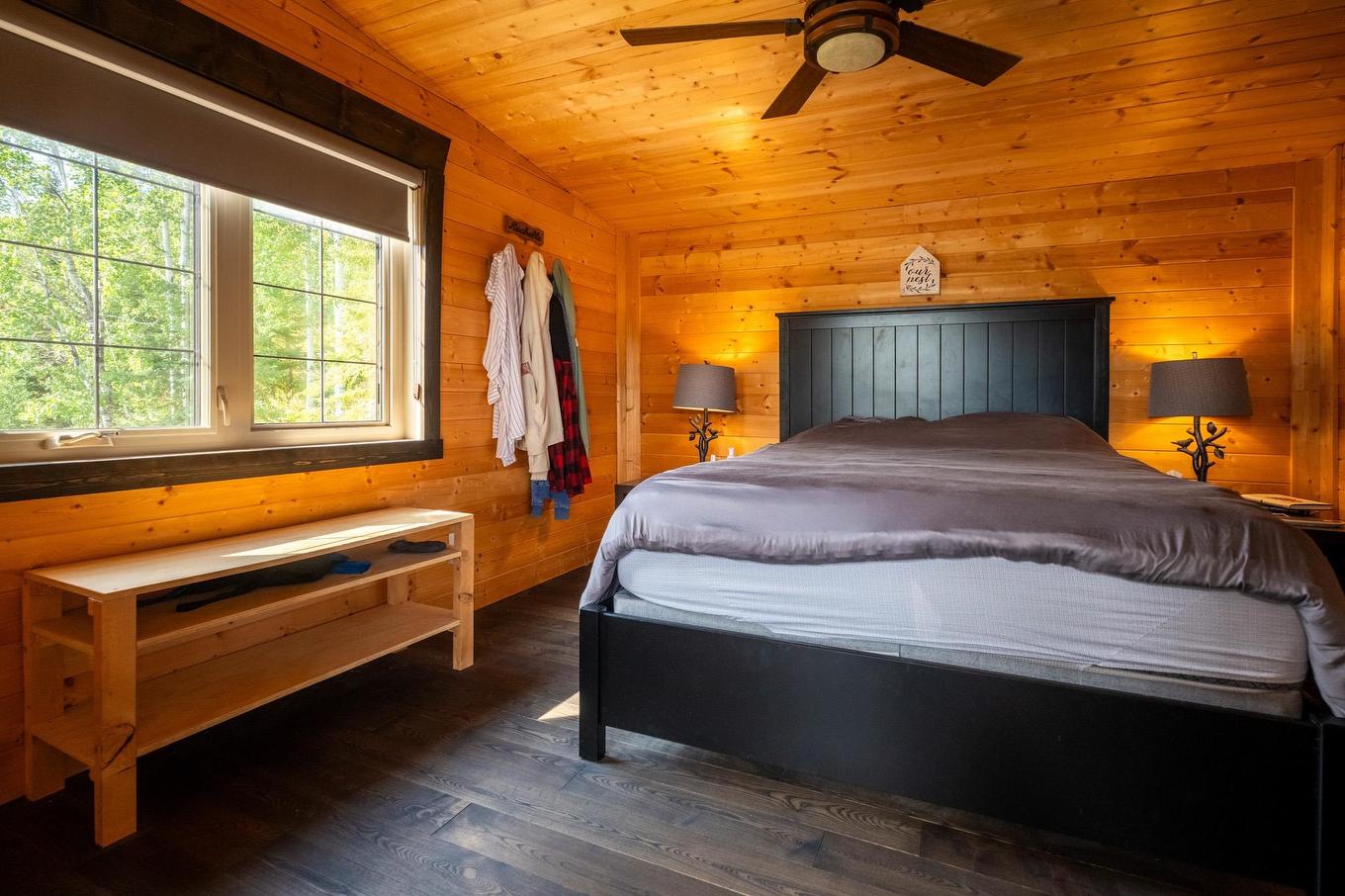63 S Poplar Bay, District Of Kenora, ON - Indoor Photo Showing Bedroom