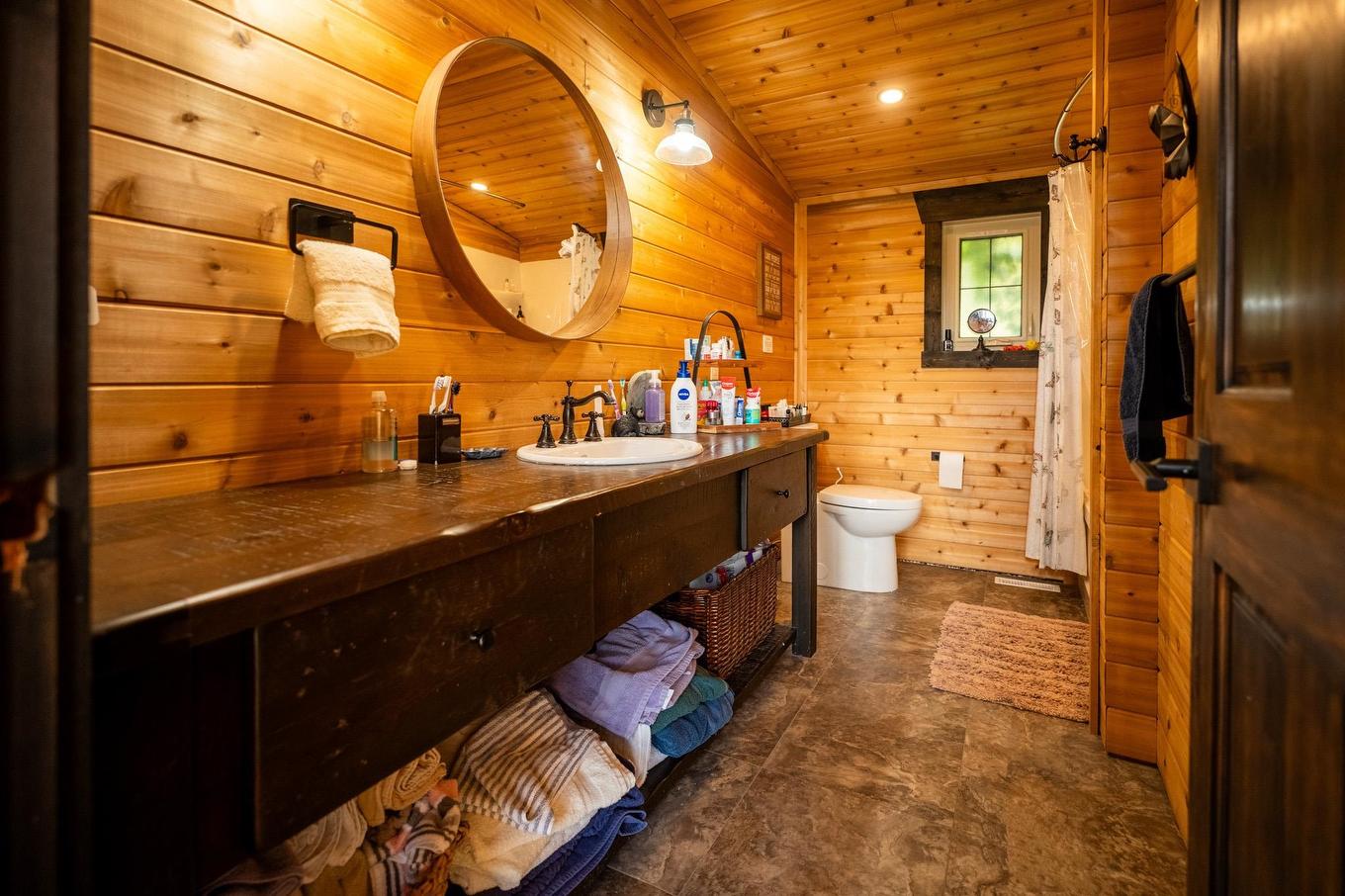 63 S Poplar Bay, District Of Kenora, ON - Indoor Photo Showing Bathroom