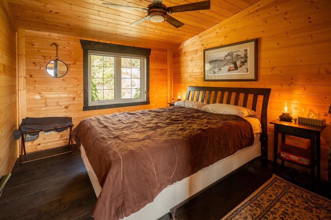63 S Poplar Bay, District Of Kenora, ON - Indoor Photo Showing Bedroom