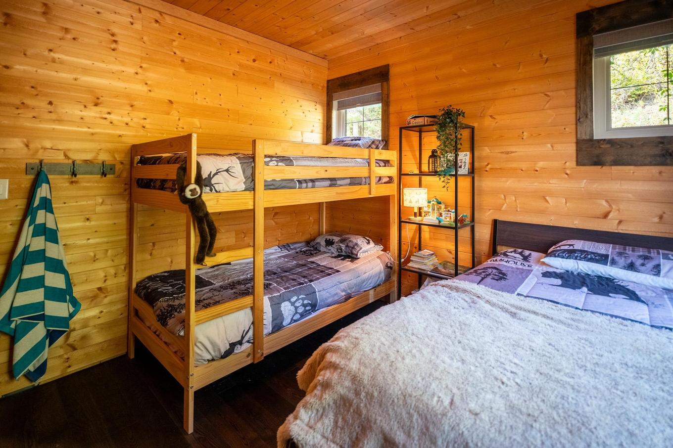 63 S Poplar Bay, District Of Kenora, ON - Indoor Photo Showing Bedroom