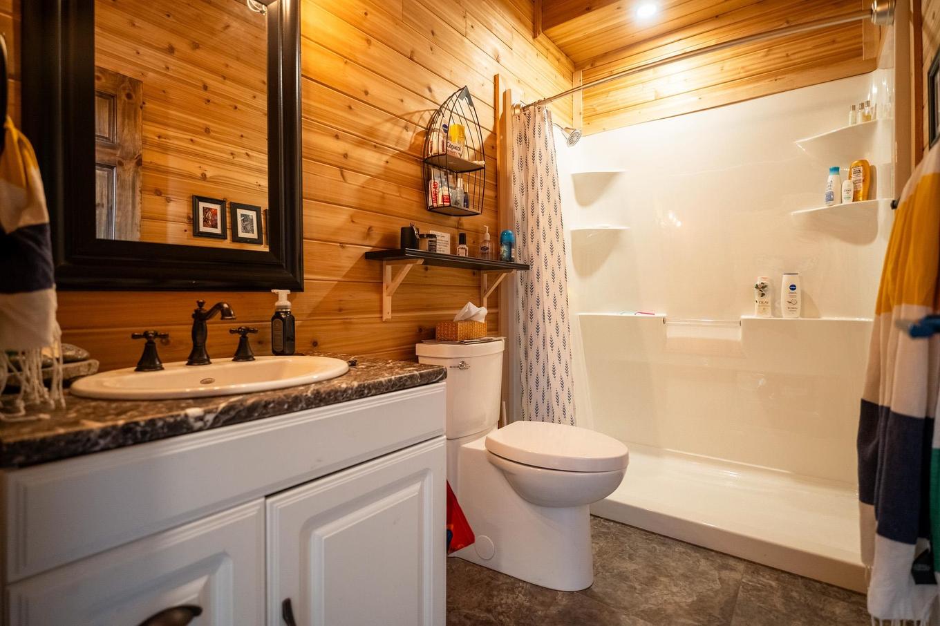 63 S Poplar Bay, District Of Kenora, ON - Indoor Photo Showing Bathroom