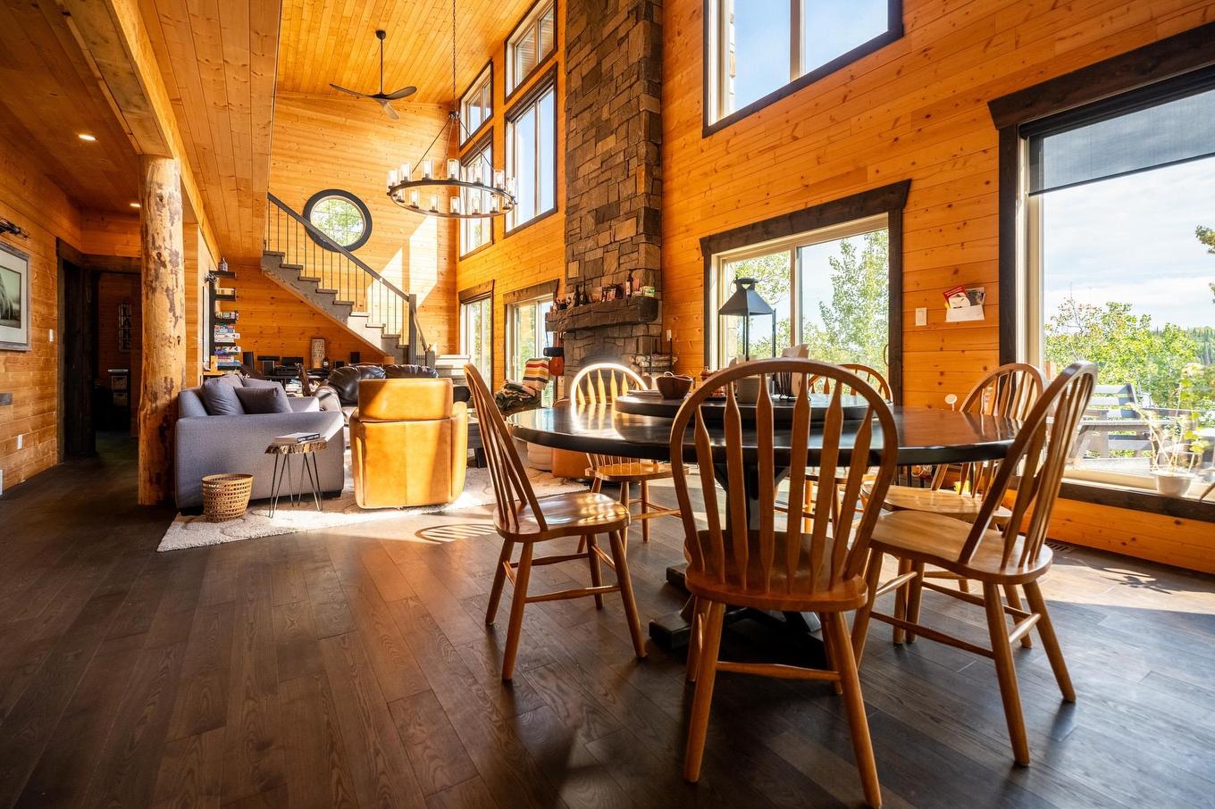 63 S Poplar Bay, District Of Kenora, ON - Indoor Photo Showing Dining Room