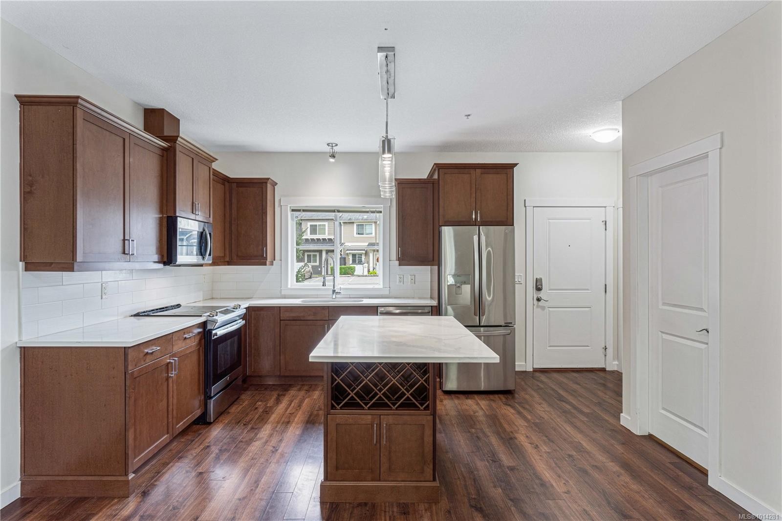 301-1675 Crescent View Dr, Nanaimo, BC