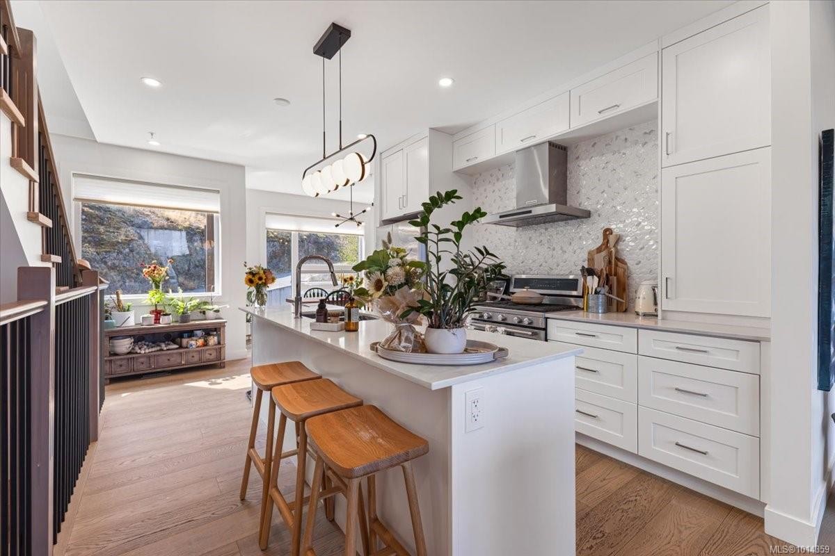 102-5711 Vanderneuk Rd, Nanaimo, BC