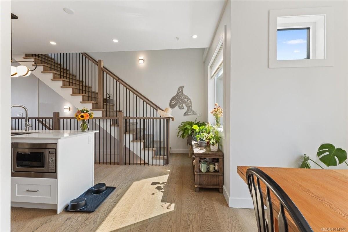 102-5711 Vanderneuk Rd, Nanaimo, BC