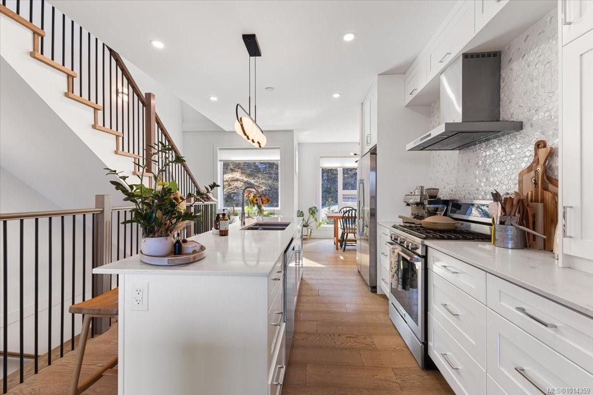 102-5711 Vanderneuk Rd, Nanaimo, BC