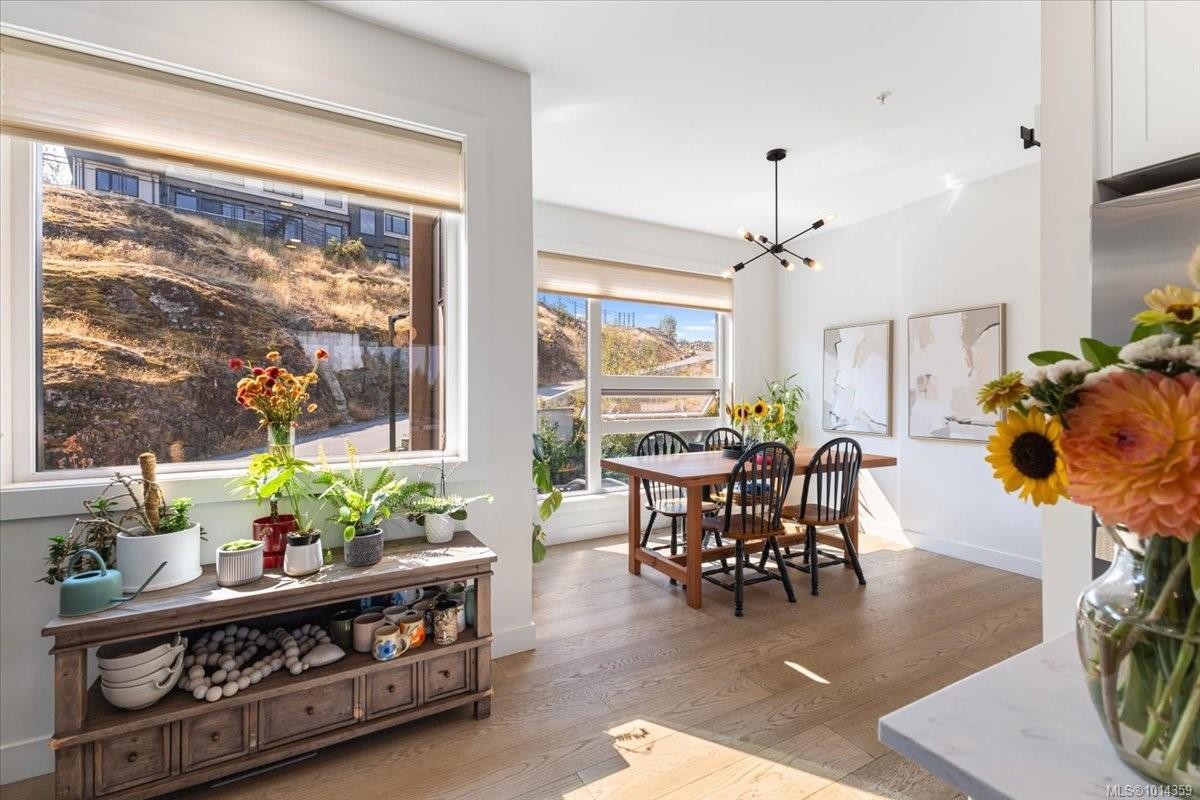 102-5711 Vanderneuk Rd, Nanaimo, BC