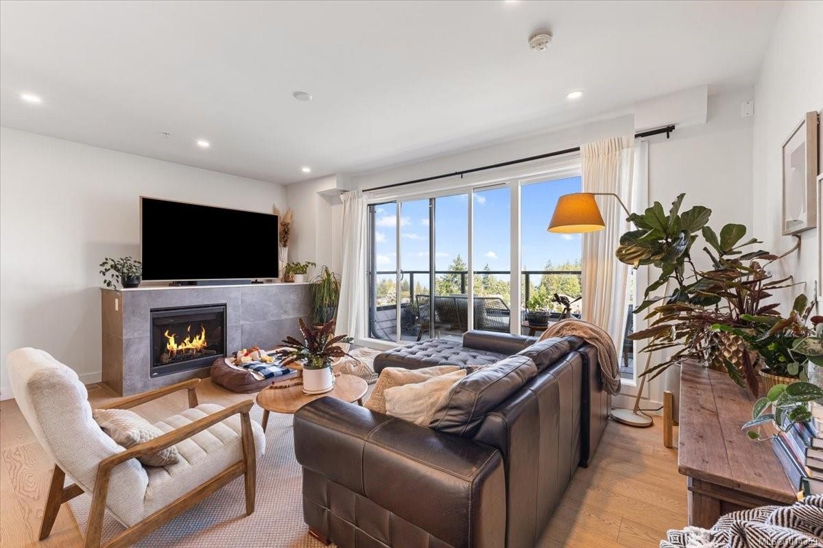 102-5711 Vanderneuk Rd, Nanaimo, BC