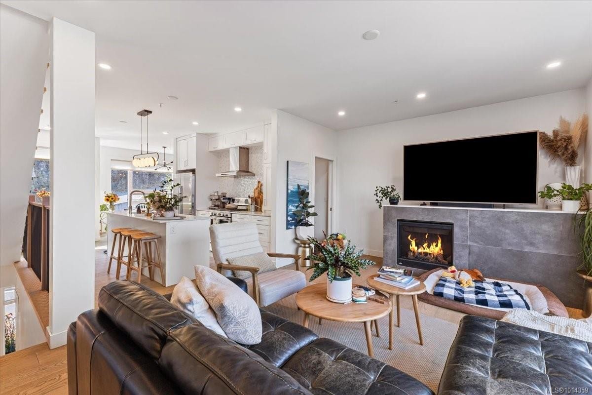 102-5711 Vanderneuk Rd, Nanaimo, BC