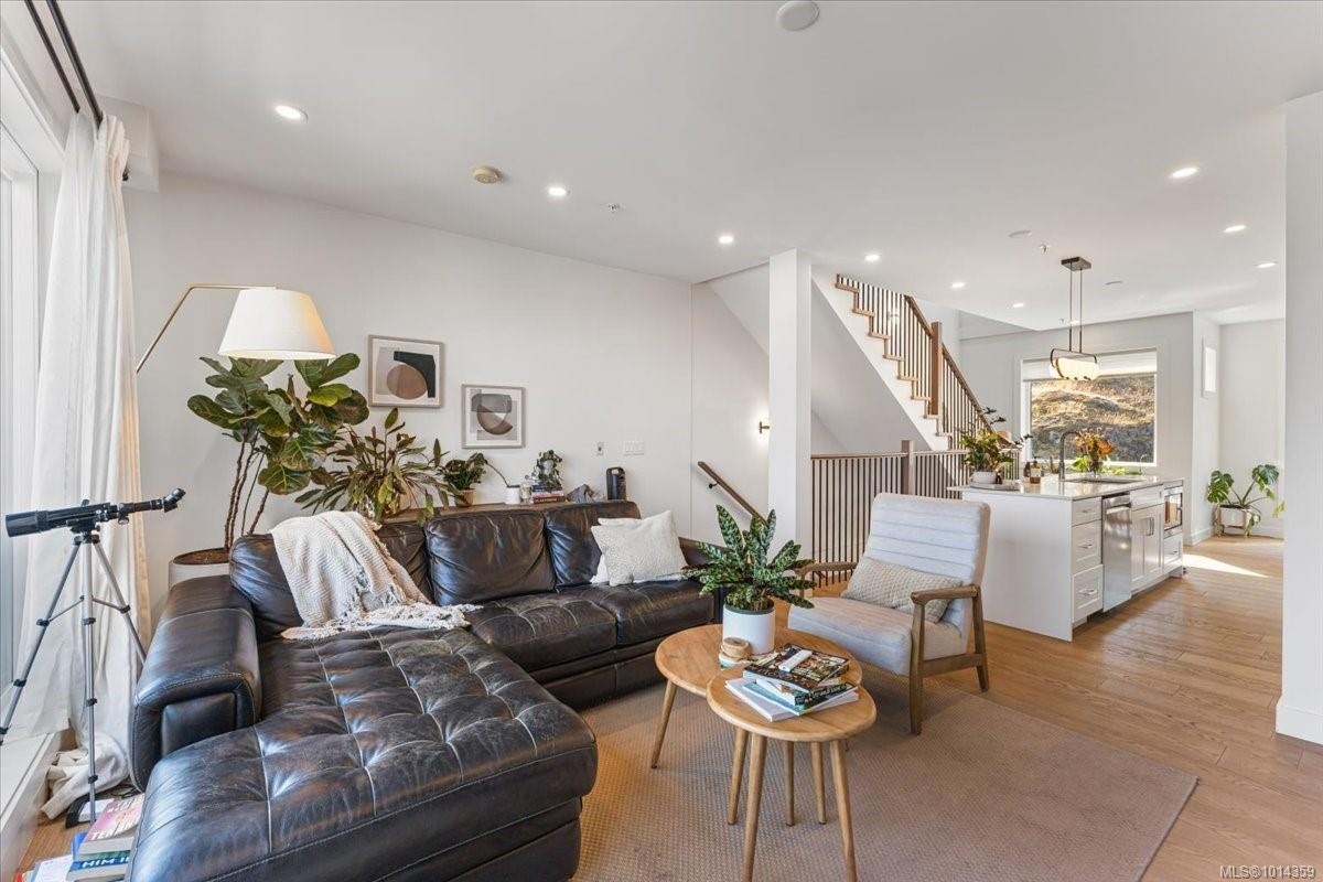 102-5711 Vanderneuk Rd, Nanaimo, BC