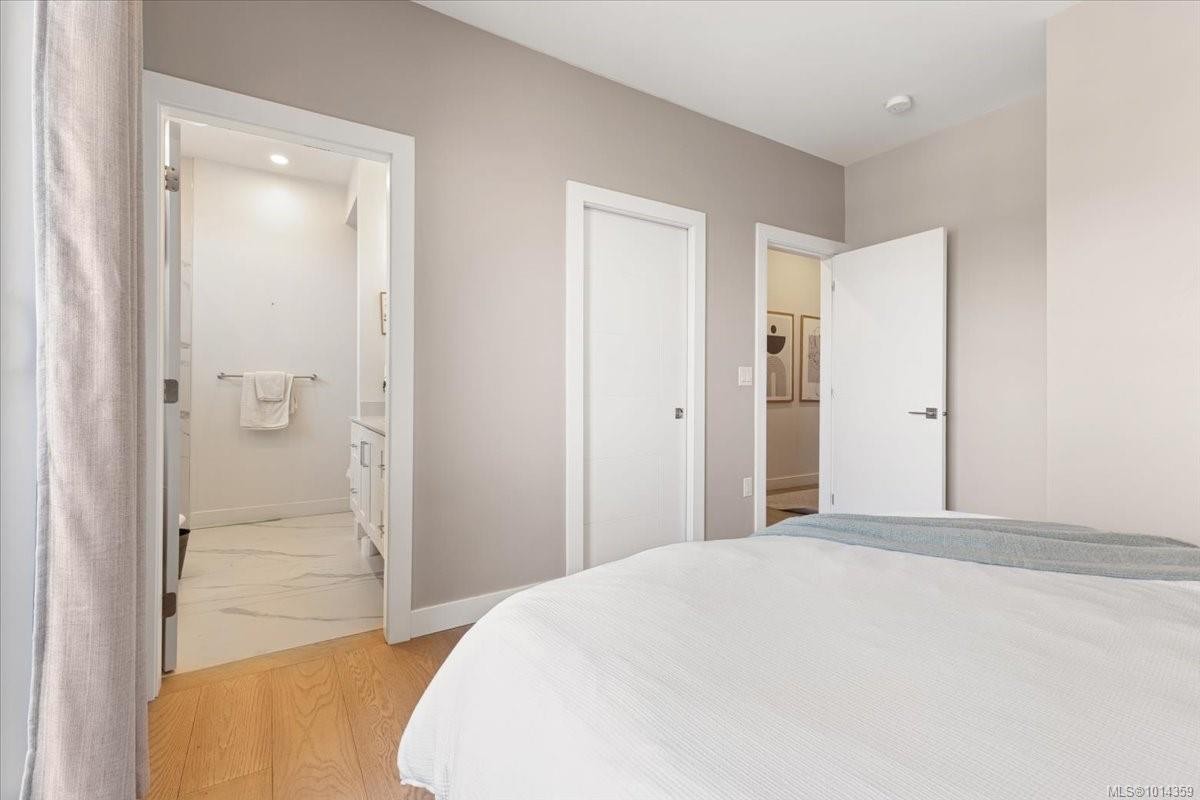 102-5711 Vanderneuk Rd, Nanaimo, BC