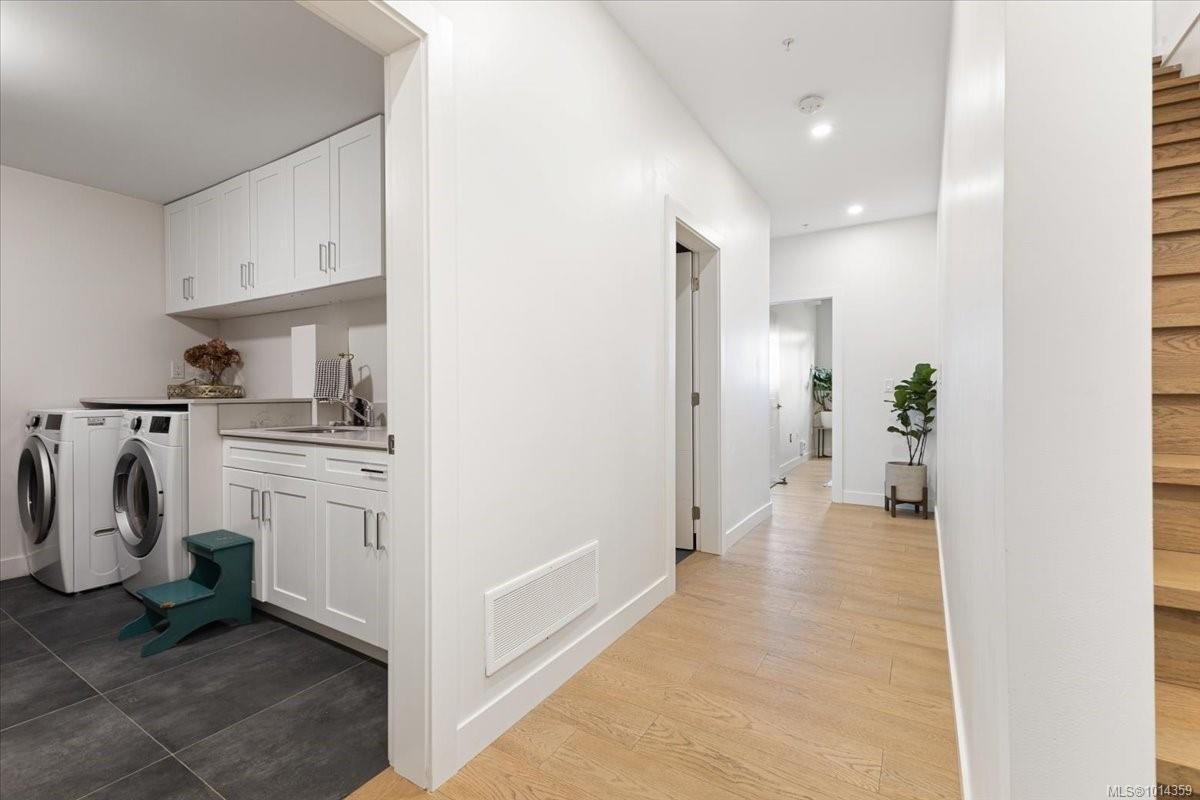 102-5711 Vanderneuk Rd, Nanaimo, BC