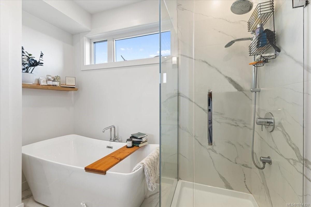 102-5711 Vanderneuk Rd, Nanaimo, BC