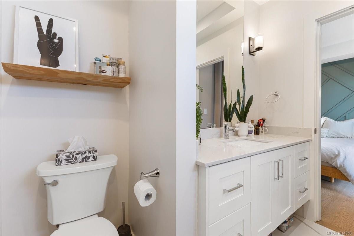 102-5711 Vanderneuk Rd, Nanaimo, BC