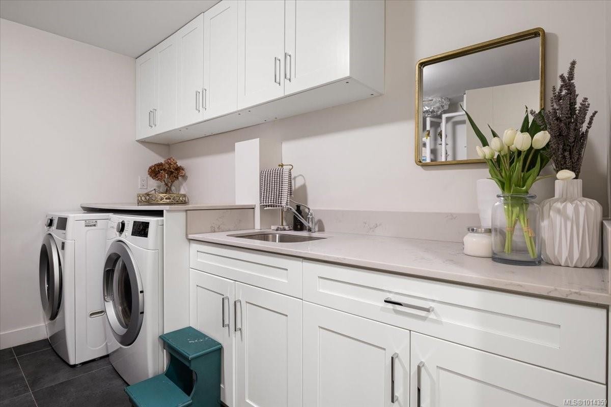 102-5711 Vanderneuk Rd, Nanaimo, BC