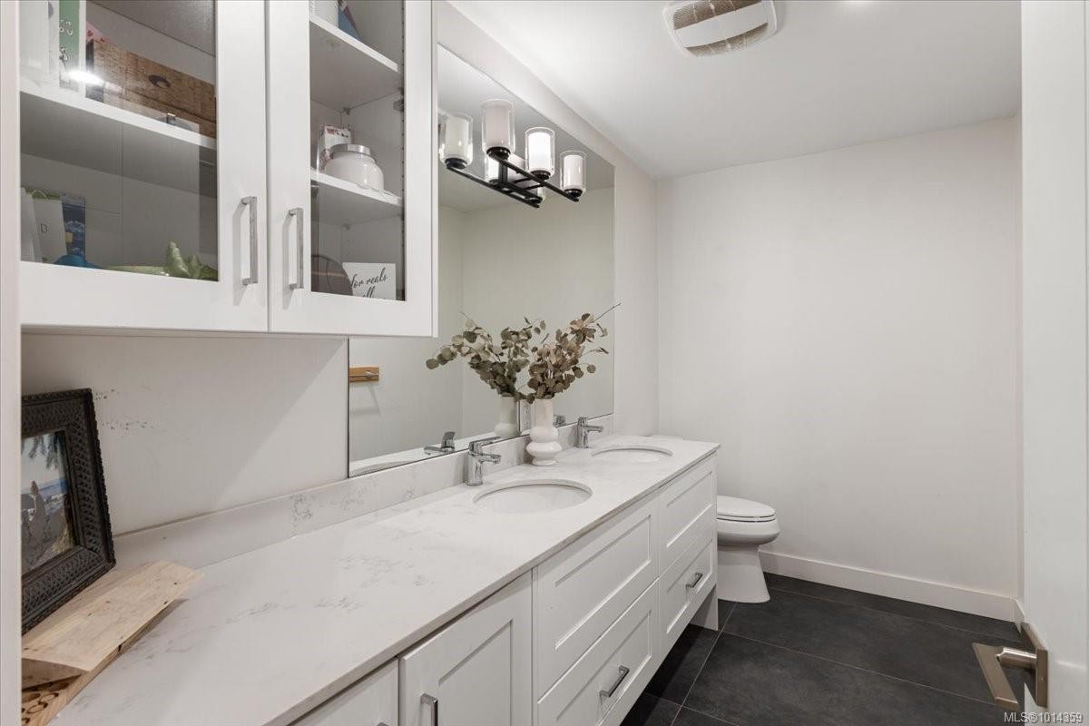 102-5711 Vanderneuk Rd, Nanaimo, BC