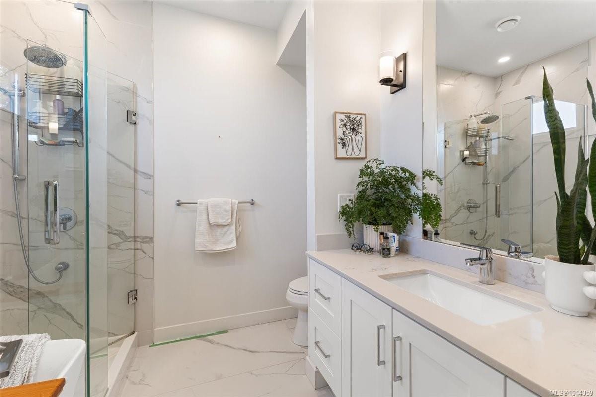 102-5711 Vanderneuk Rd, Nanaimo, BC