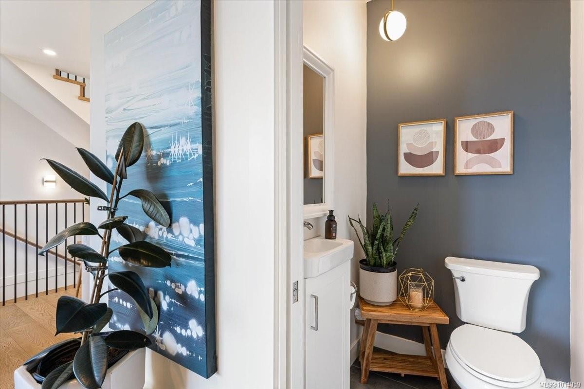 102-5711 Vanderneuk Rd, Nanaimo, BC