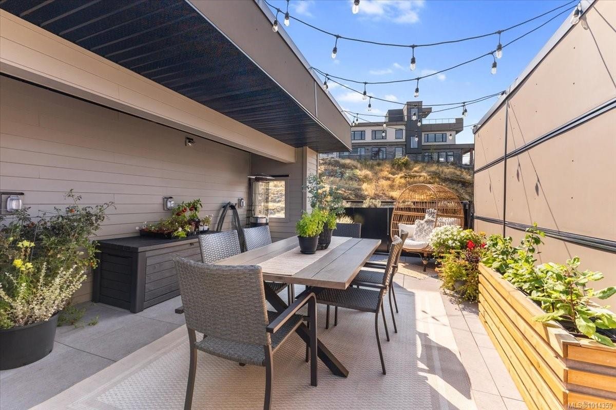 102-5711 Vanderneuk Rd, Nanaimo, BC