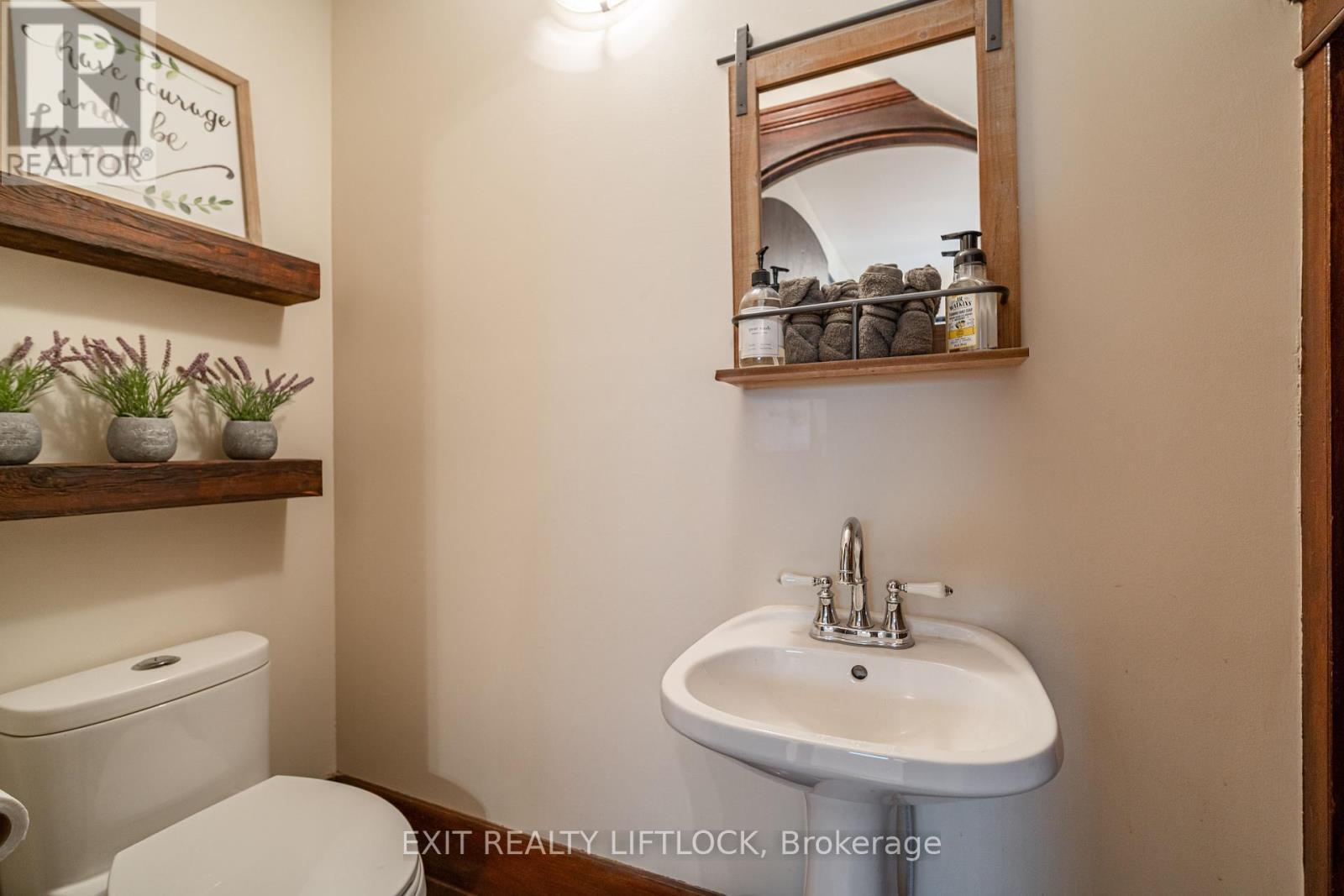 141 Hunter Street E, Peterborough (Ashburnham Ward 4), ON - Indoor Photo Showing Bathroom