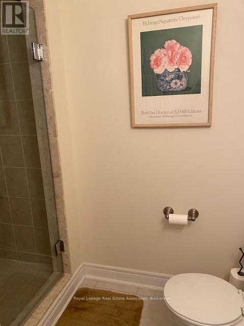 2022 Lakeshore Road W, Mississauga, ON - Indoor Photo Showing Bathroom