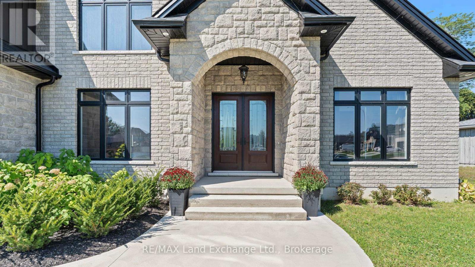 939 Bogdanovic Way, Huron-Kinloss, ON - Outdoor With Facade