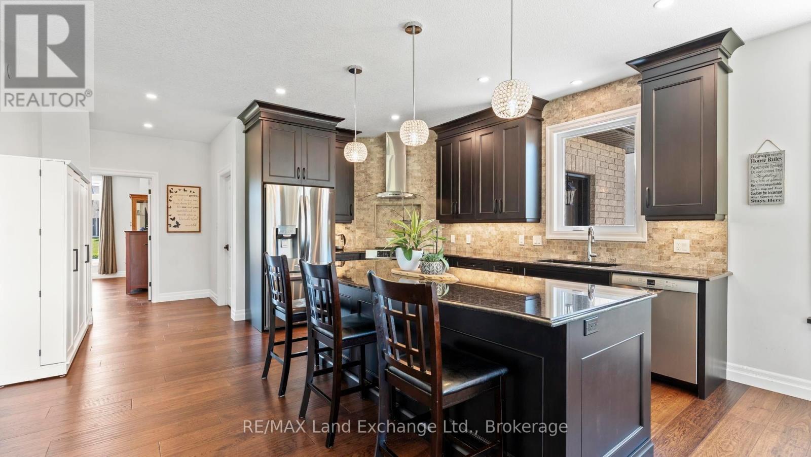 939 Bogdanovic Way, Huron-Kinloss, ON - Indoor Photo Showing Kitchen With Upgraded Kitchen