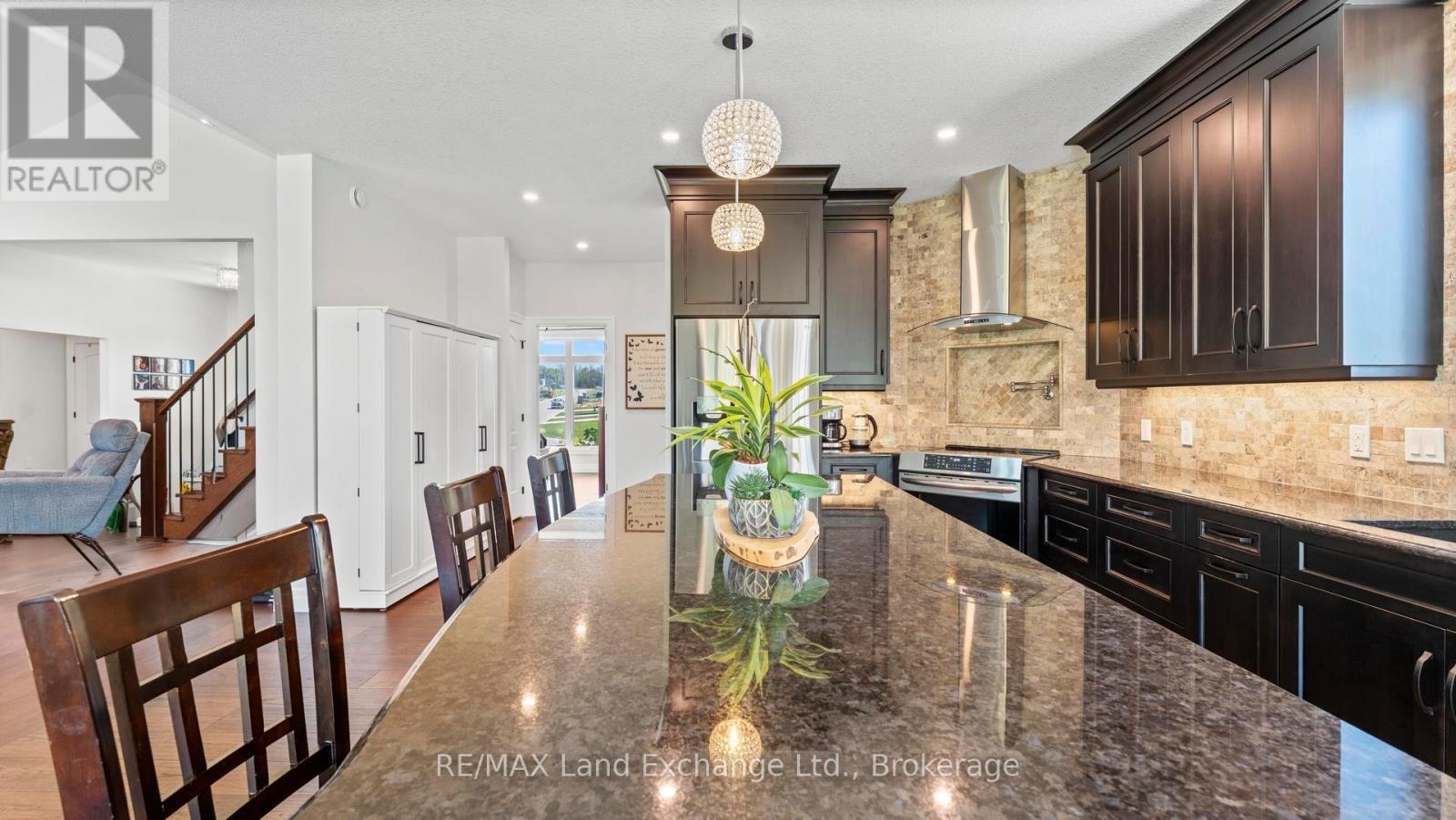 939 Bogdanovic Way, Huron-Kinloss, ON - Indoor Photo Showing Kitchen With Upgraded Kitchen