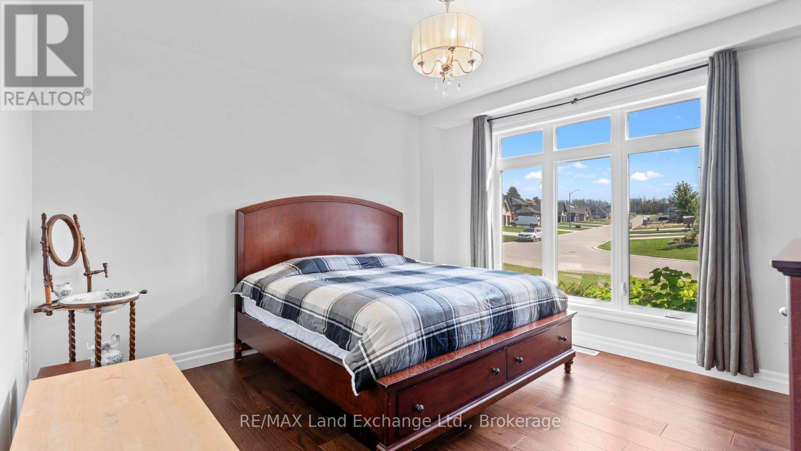 939 Bogdanovic Way, Huron-Kinloss, ON - Indoor Photo Showing Bedroom