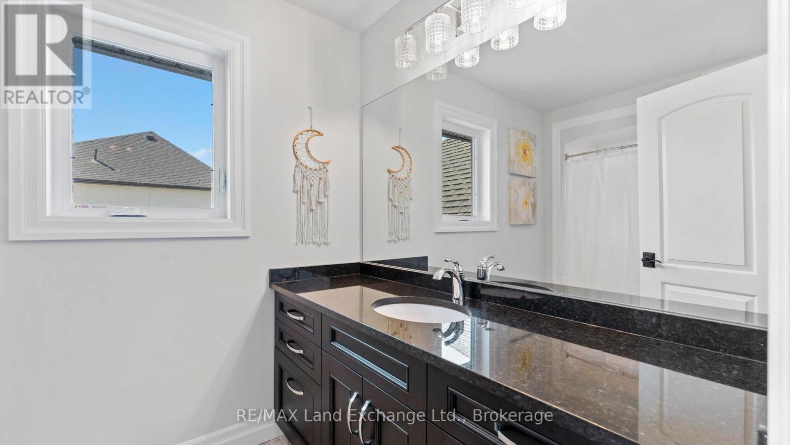 939 Bogdanovic Way, Huron-Kinloss, ON - Indoor Photo Showing Bathroom