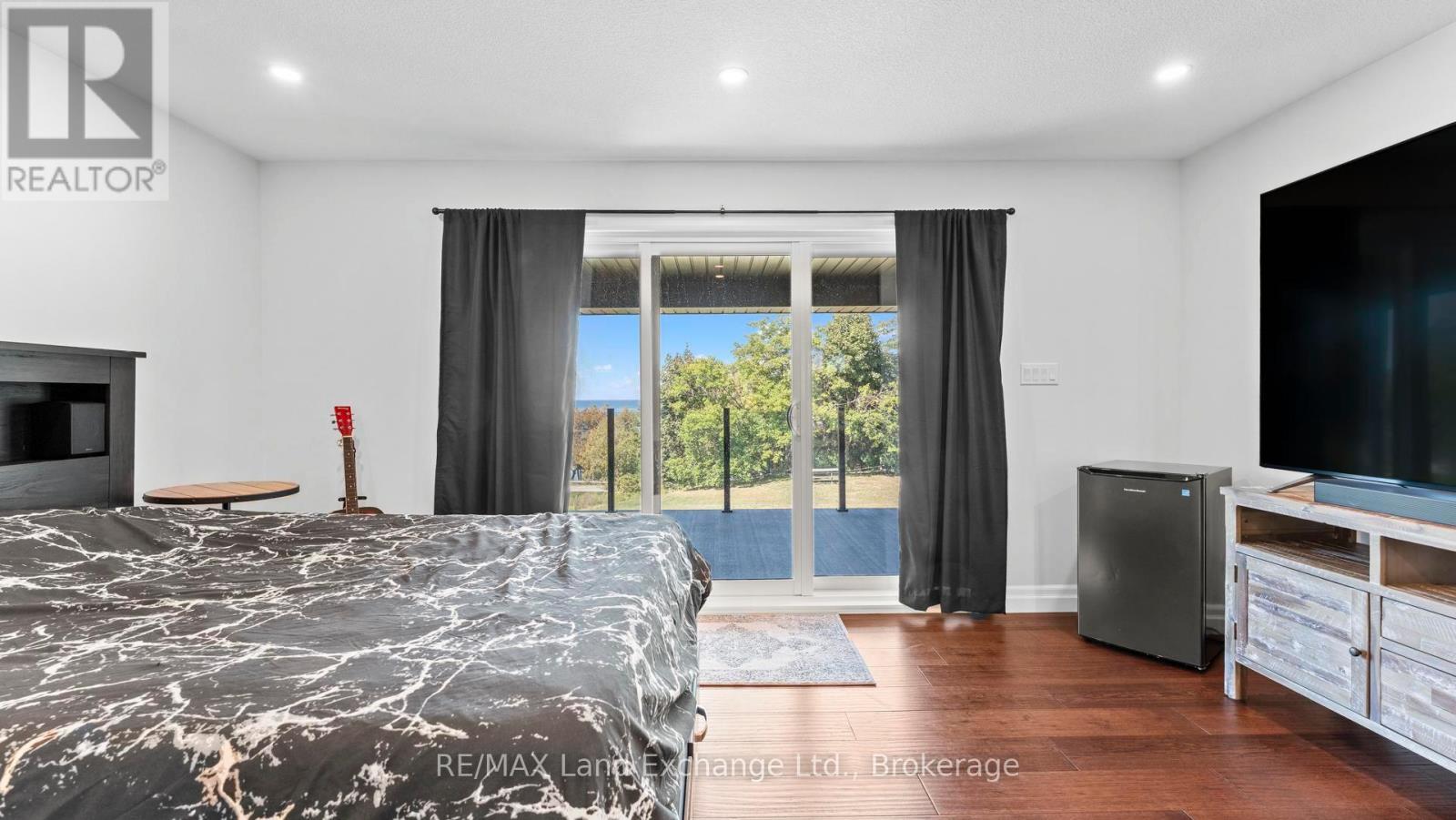 939 Bogdanovic Way, Huron-Kinloss, ON - Indoor Photo Showing Bedroom