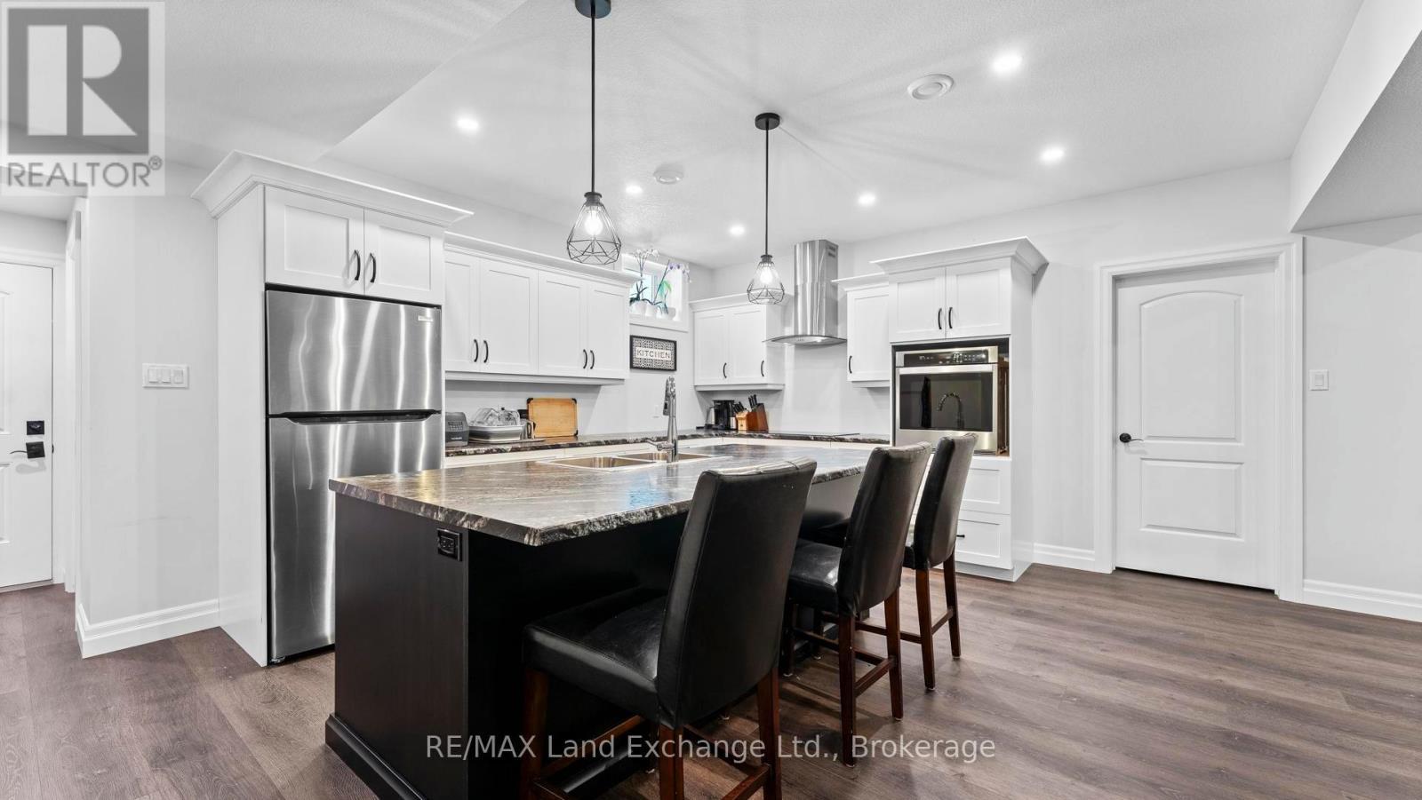 939 Bogdanovic Way, Huron-Kinloss, ON - Indoor Photo Showing Kitchen With Upgraded Kitchen