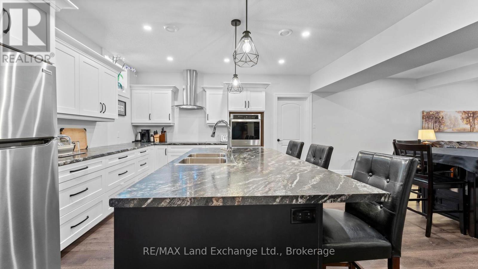 939 Bogdanovic Way, Huron-Kinloss, ON - Indoor Photo Showing Kitchen With Double Sink With Upgraded Kitchen