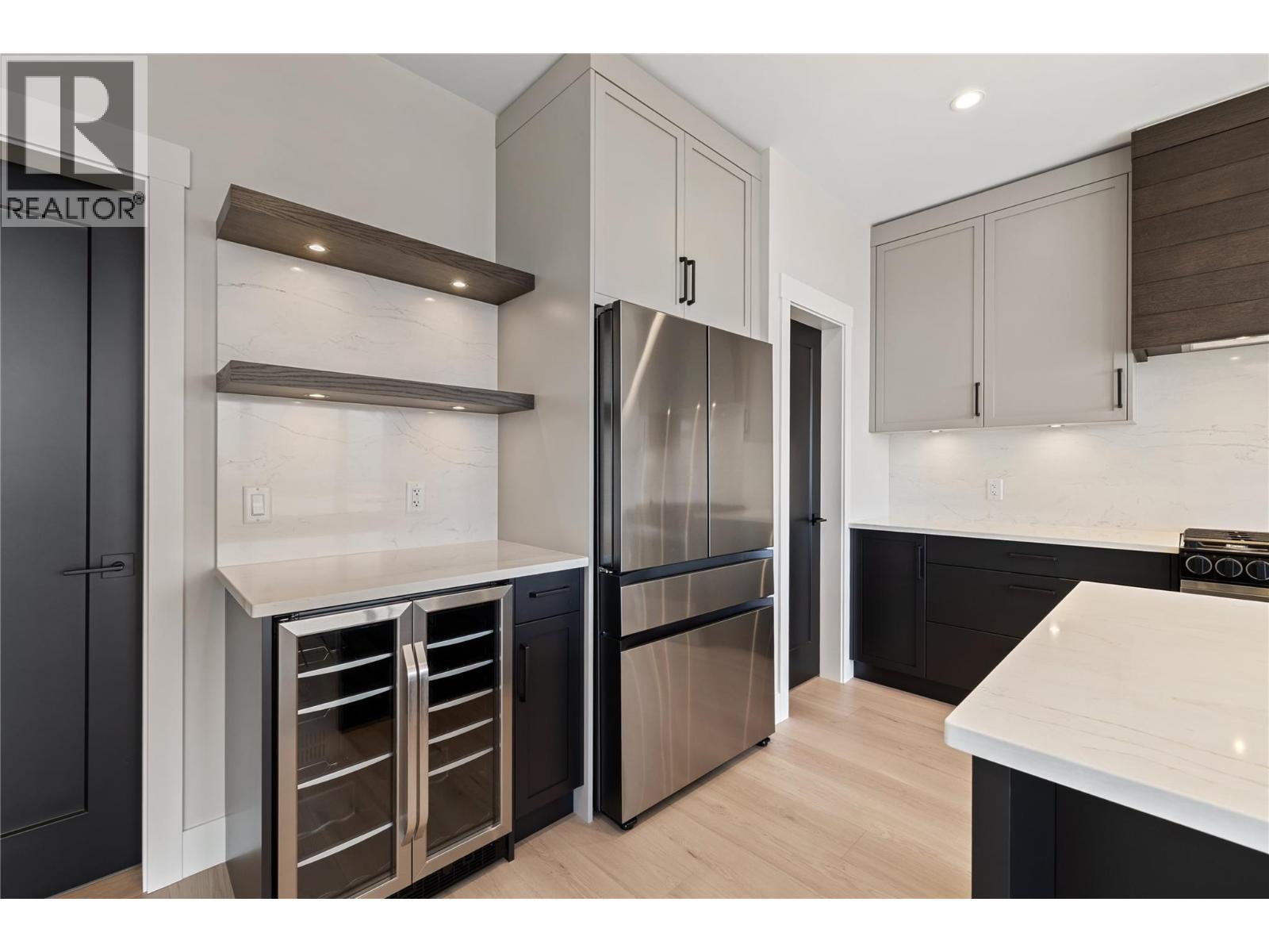 2531 Pinnacle Ridge Drive, West Kelowna, BC - Indoor Photo Showing Kitchen