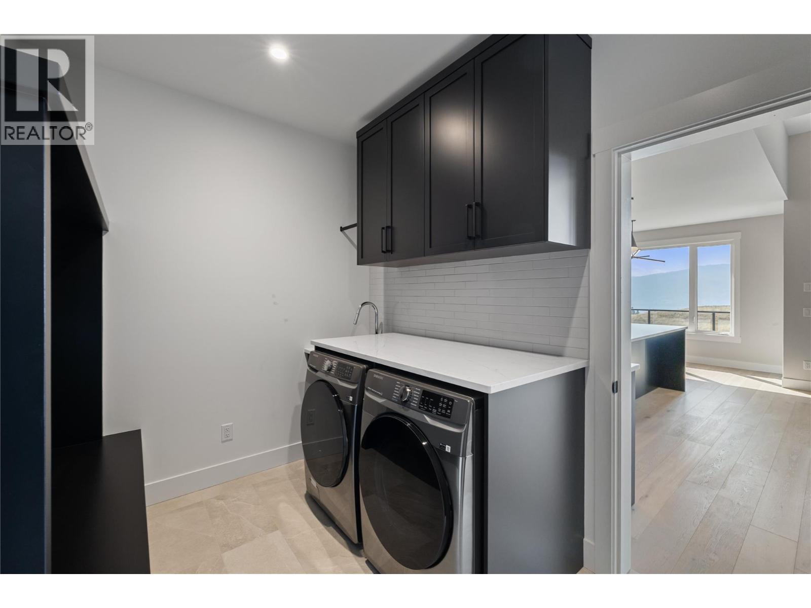 2531 Pinnacle Ridge Drive, West Kelowna, BC - Indoor Photo Showing Laundry Room