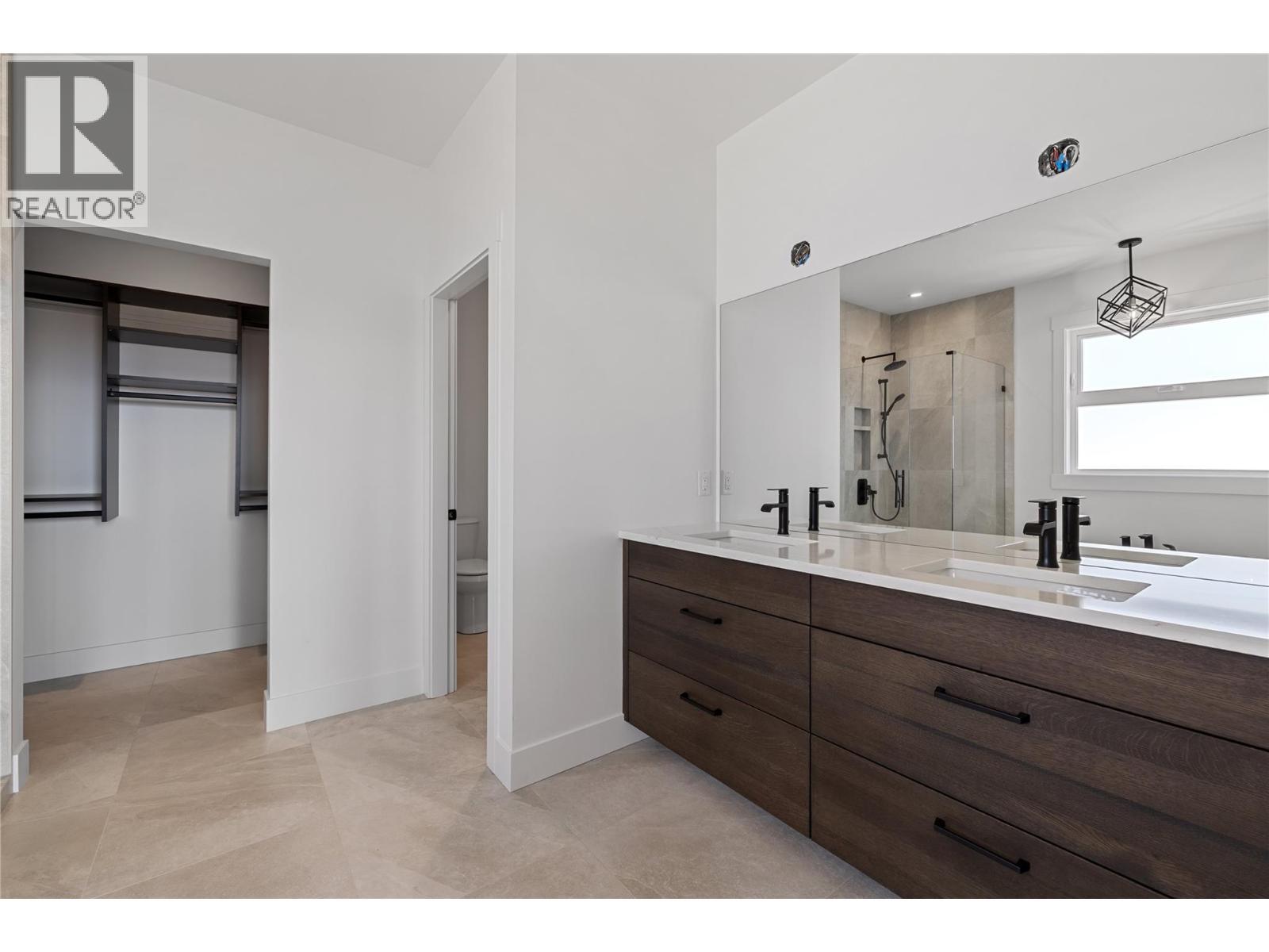 2531 Pinnacle Ridge Drive, West Kelowna, BC - Indoor Photo Showing Bathroom
