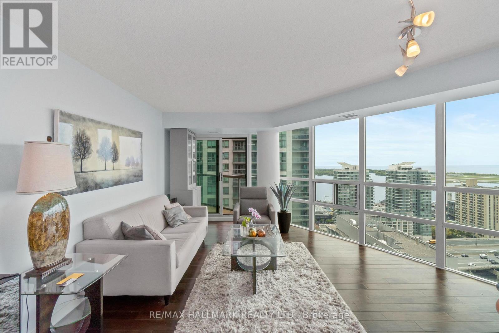 3211 - 30 Grand Trunk Crescent, Toronto, ON - Indoor Photo Showing Living Room