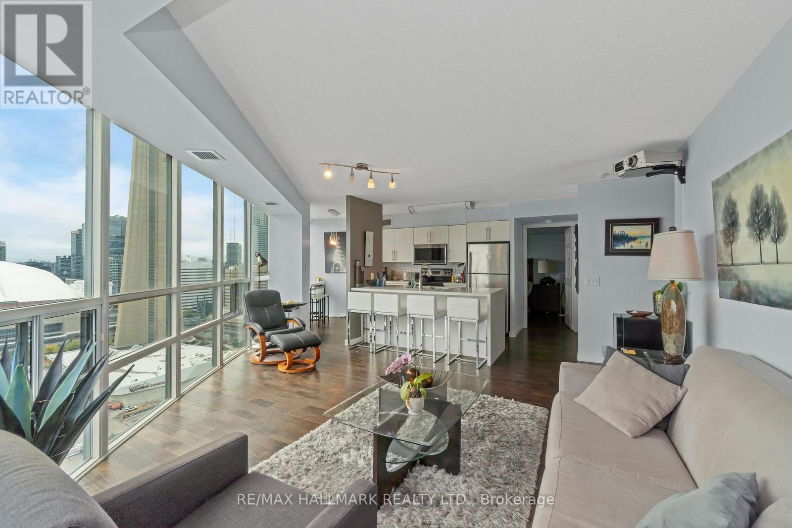 3211 - 30 Grand Trunk Crescent, Toronto, ON - Indoor Photo Showing Living Room