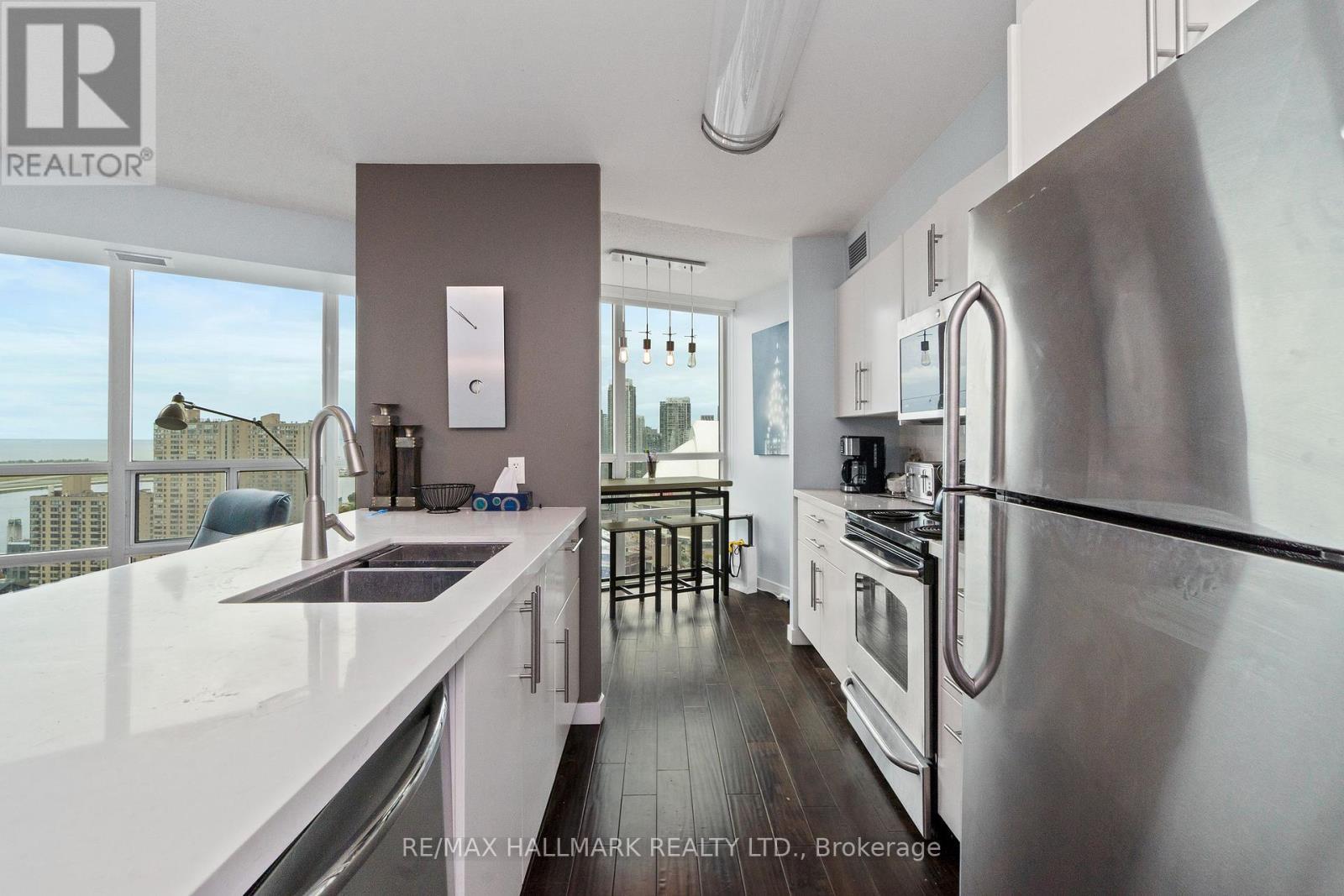 3211 - 30 Grand Trunk Crescent, Toronto, ON - Indoor Photo Showing Kitchen With Double Sink With Upgraded Kitchen