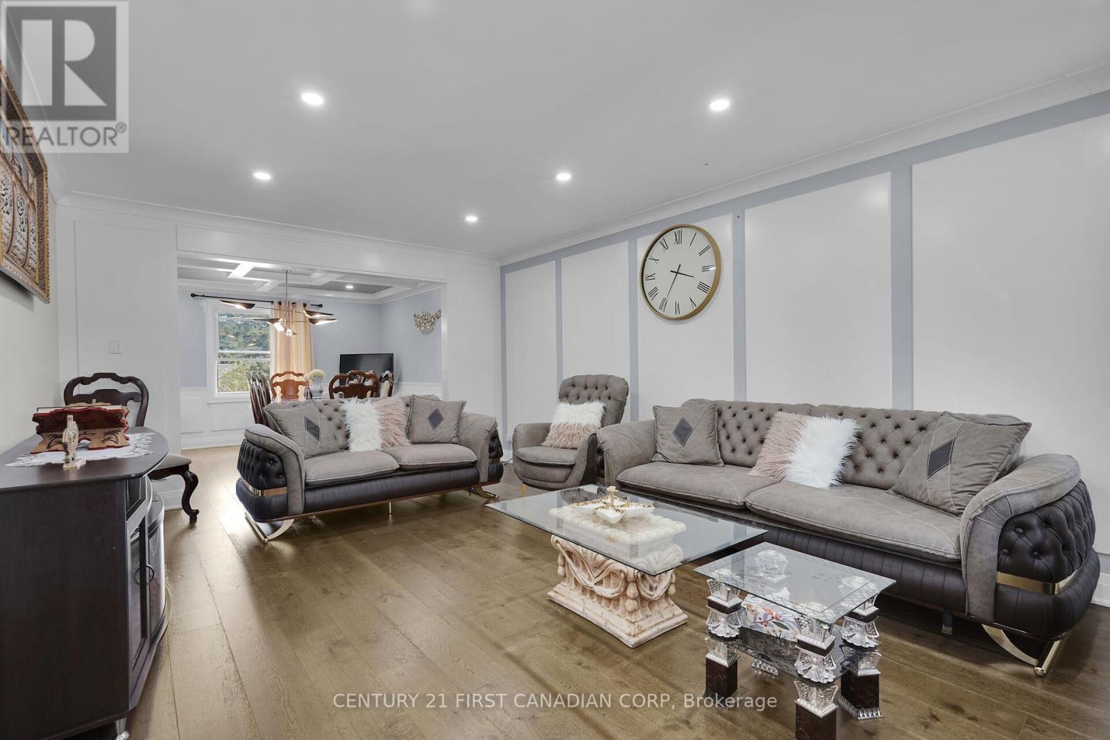 1027 Flintlock Court N, London North (North P), ON - Indoor Photo Showing Living Room