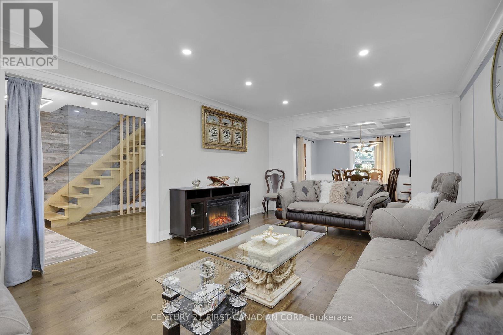 1027 Flintlock Court N, London North (North P), ON - Indoor Photo Showing Living Room With Fireplace
