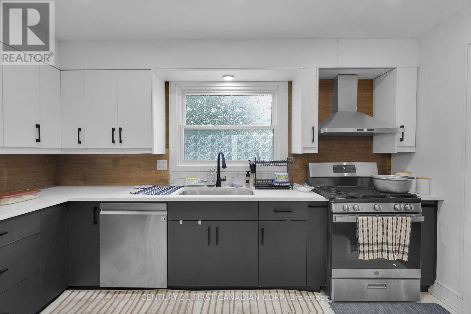 1027 Flintlock Court N, London North (North P), ON - Indoor Photo Showing Kitchen