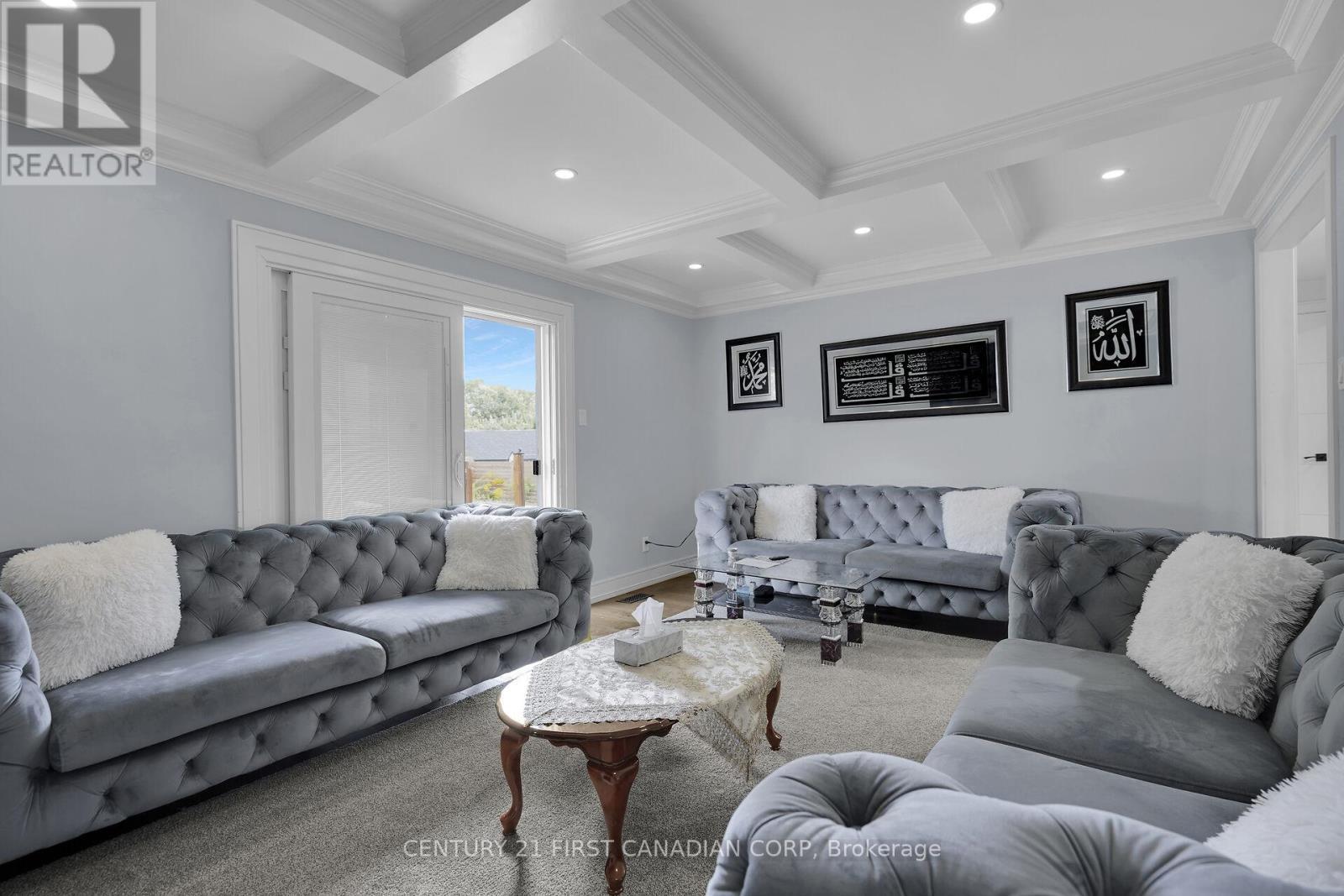 1027 Flintlock Court N, London North (North P), ON - Indoor Photo Showing Living Room