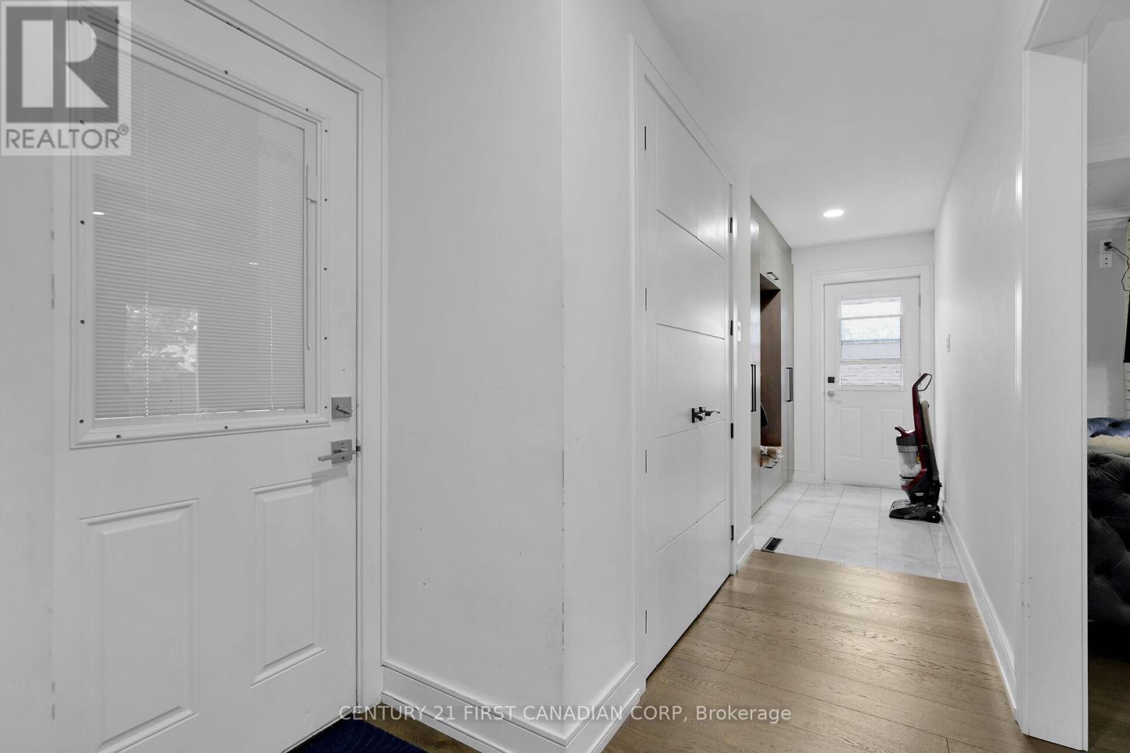 1027 Flintlock Court N, London North (North P), ON - Indoor Photo Showing Other Room