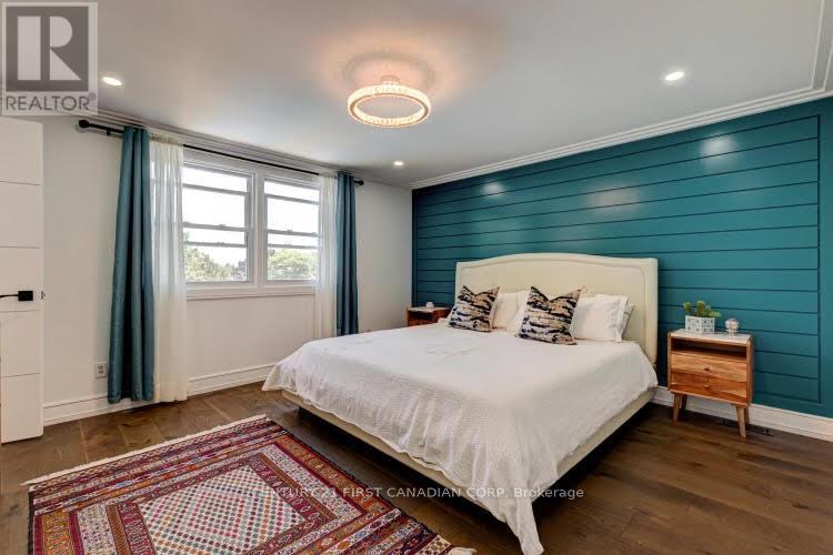 1027 Flintlock Court N, London North (North P), ON - Indoor Photo Showing Bedroom