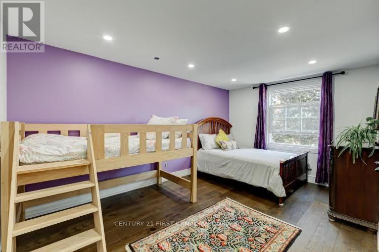 1027 Flintlock Court N, London North (North P), ON - Indoor Photo Showing Bedroom