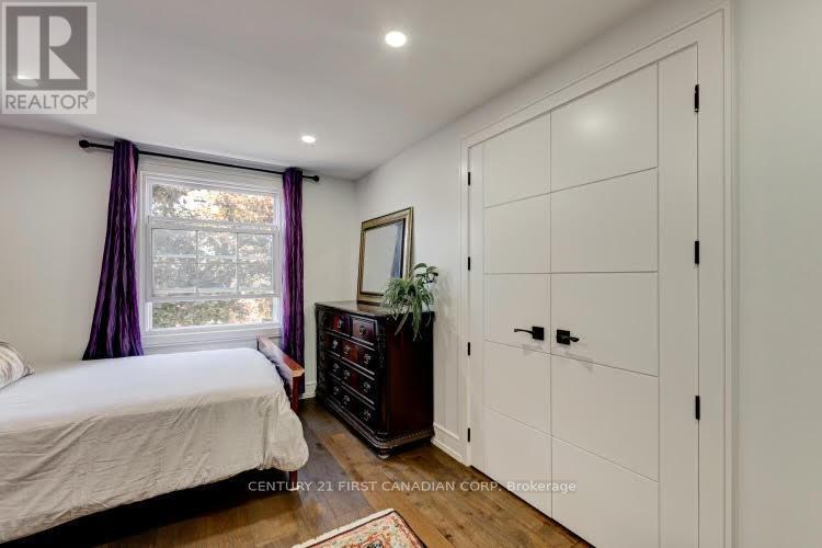 1027 Flintlock Court N, London North (North P), ON - Indoor Photo Showing Bedroom